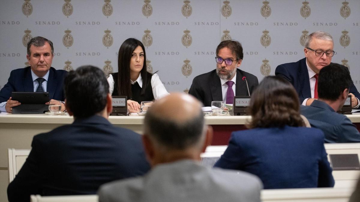 El presidente de Renfe aboga por volver a unirse a Adif y tira balones ...