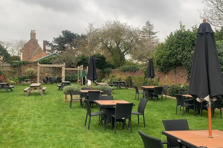 12 family-friendly Northamptonshire pubs with outdoor play areas to ...