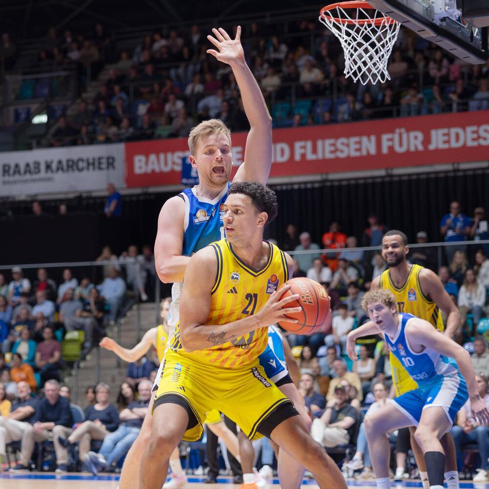 Zwei Monate Alba und dann in die NBA?: Michael Rataj soll vom Phantom ...
