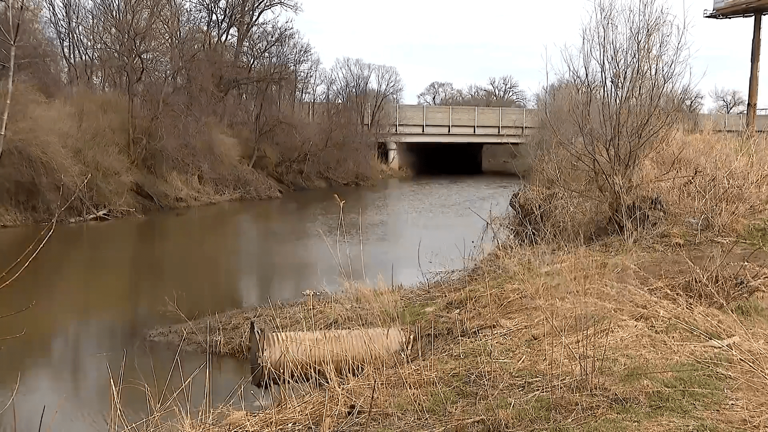 Body found floating in Fox River in St. Charles, police say