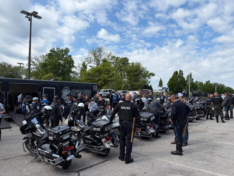 Officers complete 100-mile ride to honor fallen colleagues