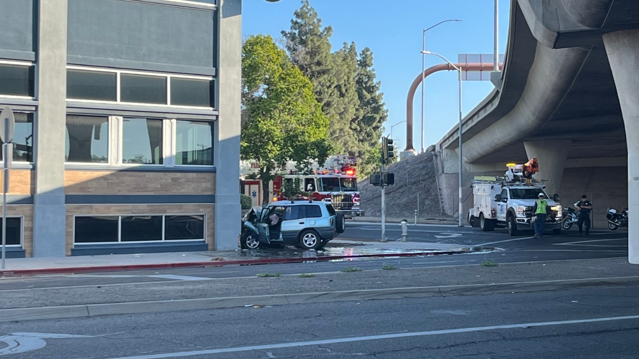 1 dead after car crashes into building in downtown Fresno, police say