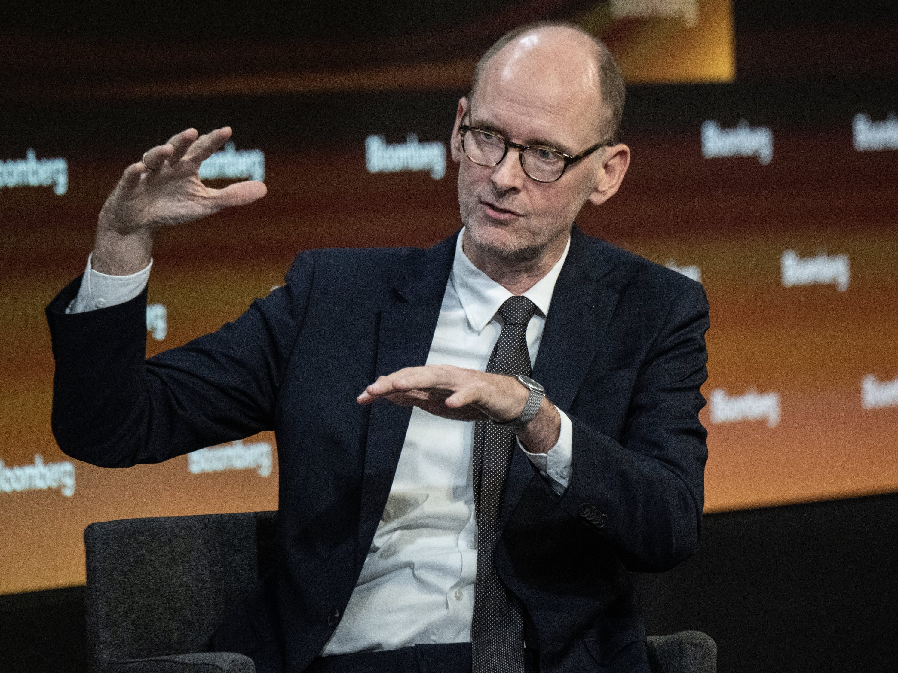 Apollo's top economist says AI is about to spark a job-market boom