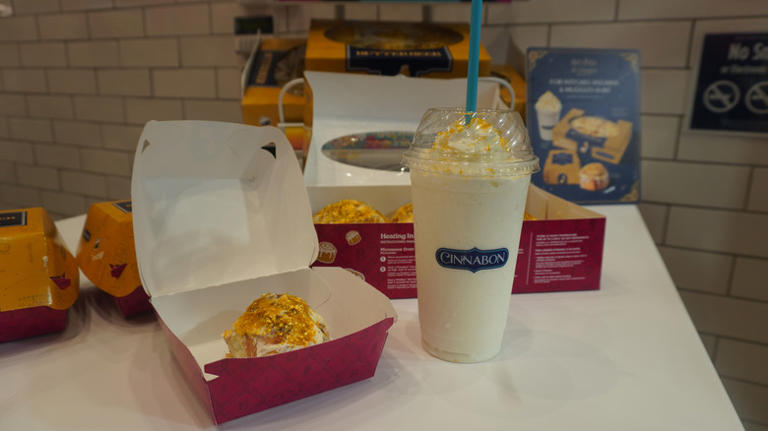 Cinnabon's new butterbeer treats menu is so good it could put a smile ...