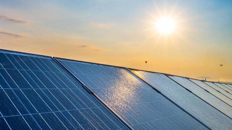 Blue or black: Which solar panel is better?