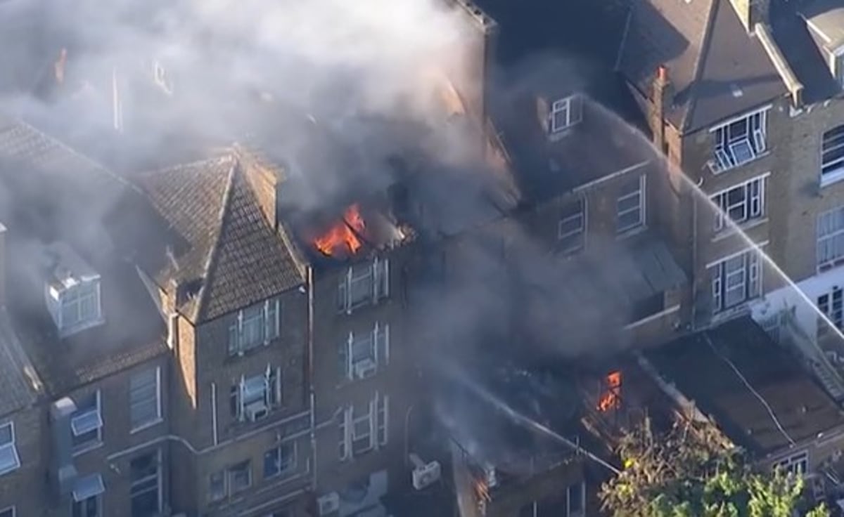 Firefighters tackle huge blaze in Stamford Hill as synagogue evacuated