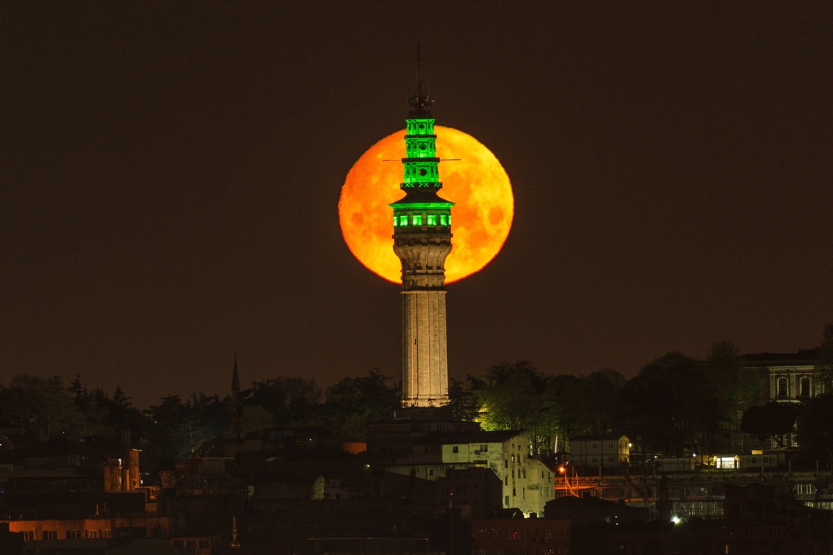 Flower micromoon: When to see May’s full moon and why it’s special