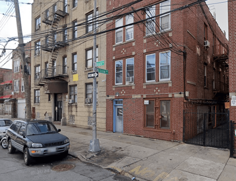 Boy, 17, fatally stabbed in the back on Bronx street