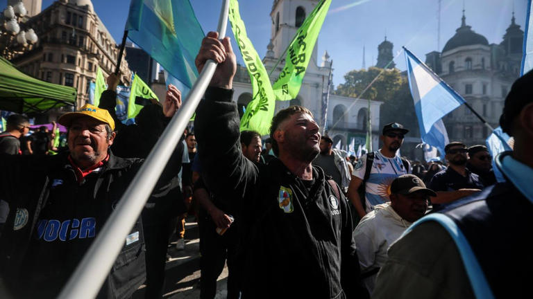 La CGT se movilizó a Plaza de Mayo contra Milei: "No se soporta más el ...