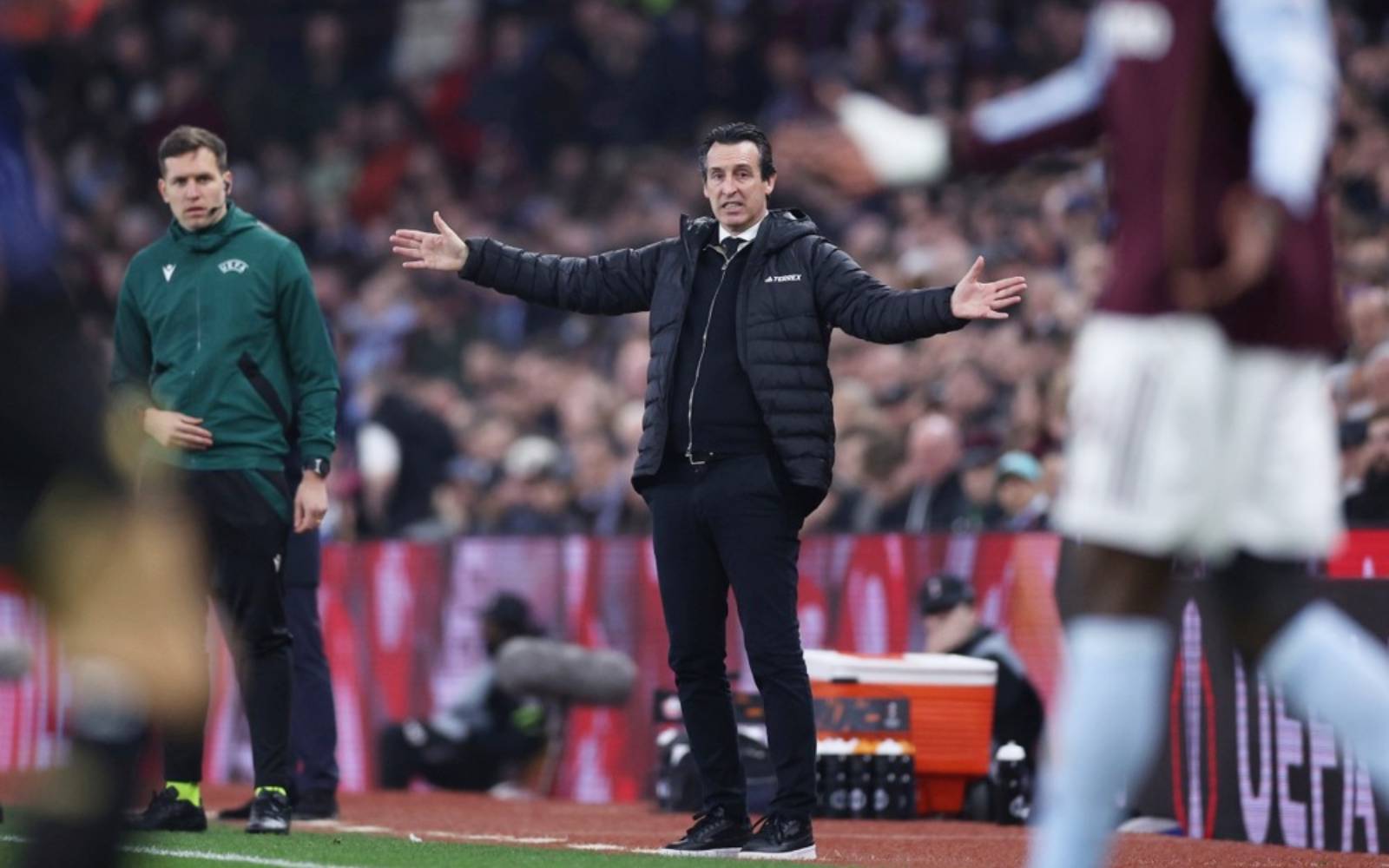 Villa boss Emery fumes as Forest star Anderson escapes red card