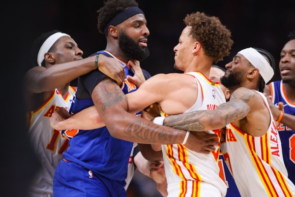Hawks' Daniels, Knicks' Robinson ejected for fighting