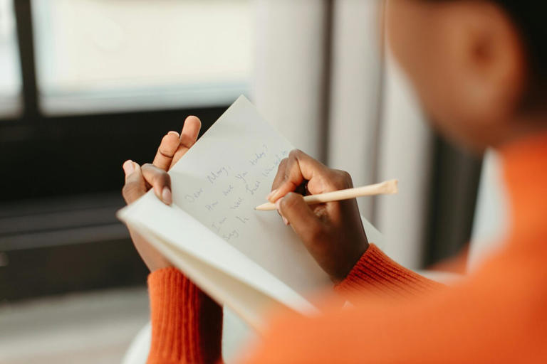 The language of helplessness: How we write about ourselves reveals ...