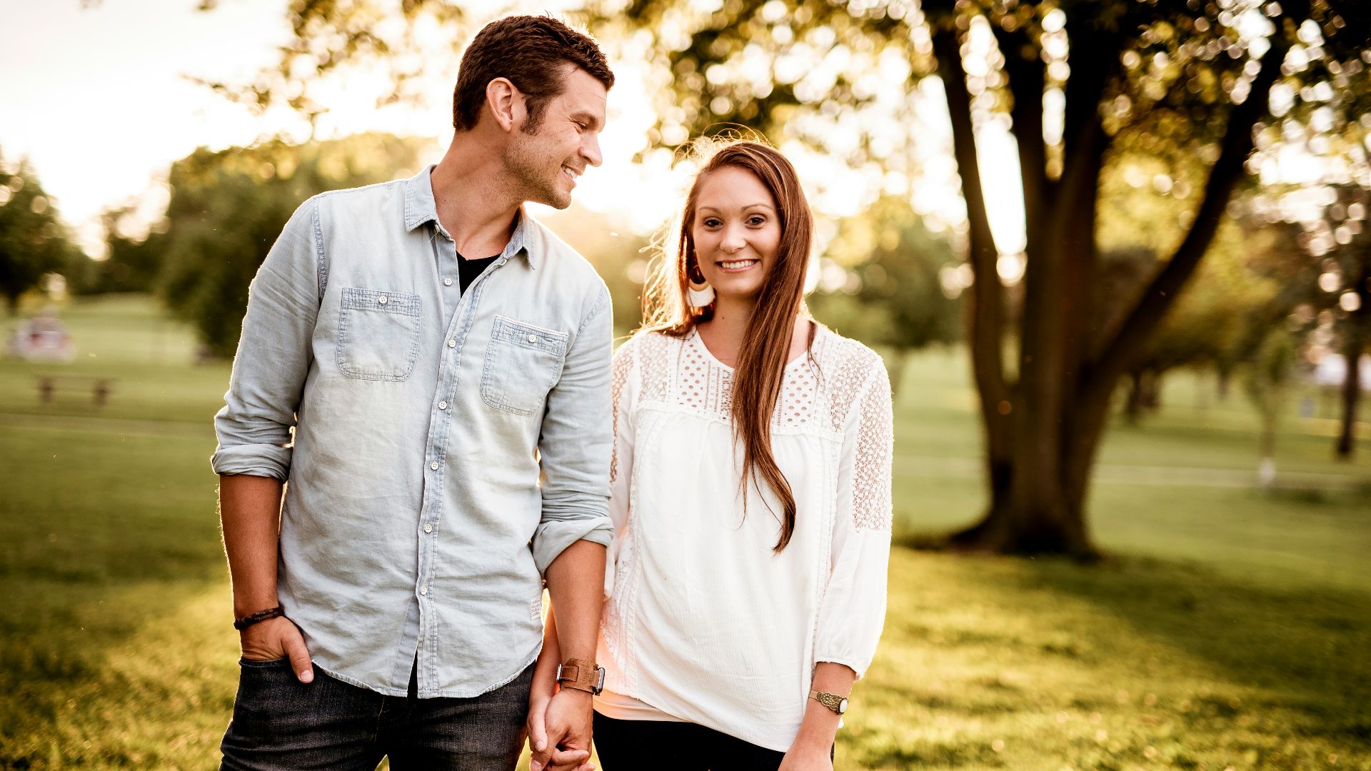 10 compliments men love hearing & 10 that make them pull back