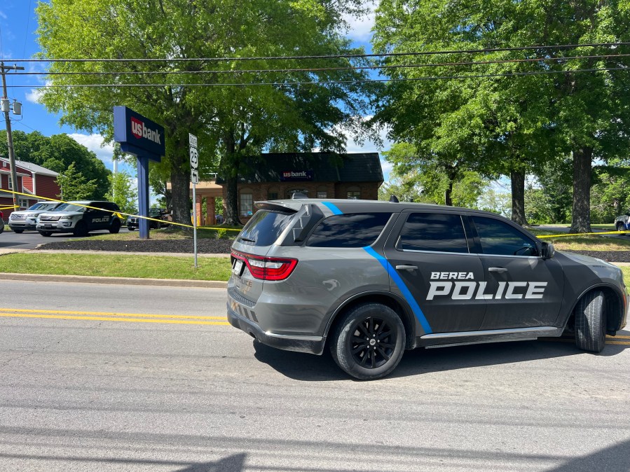Suspect in FBI custody after Berea bank robbery leaves 2 employees dead