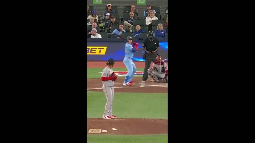 Red Sox pitcher angry after manager quickly pulls him