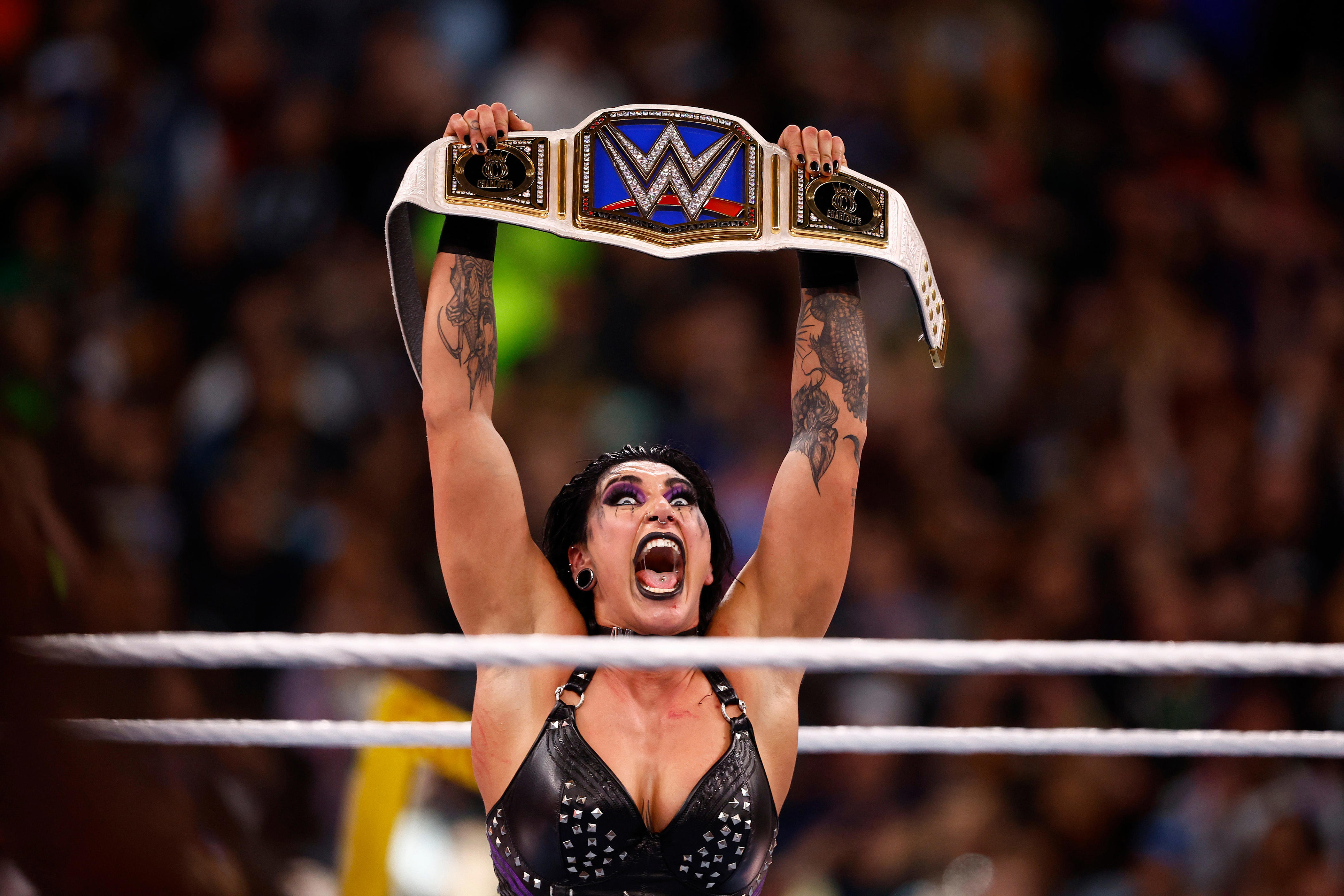 When does Smackdown start tonight? What channel is Smackdown on