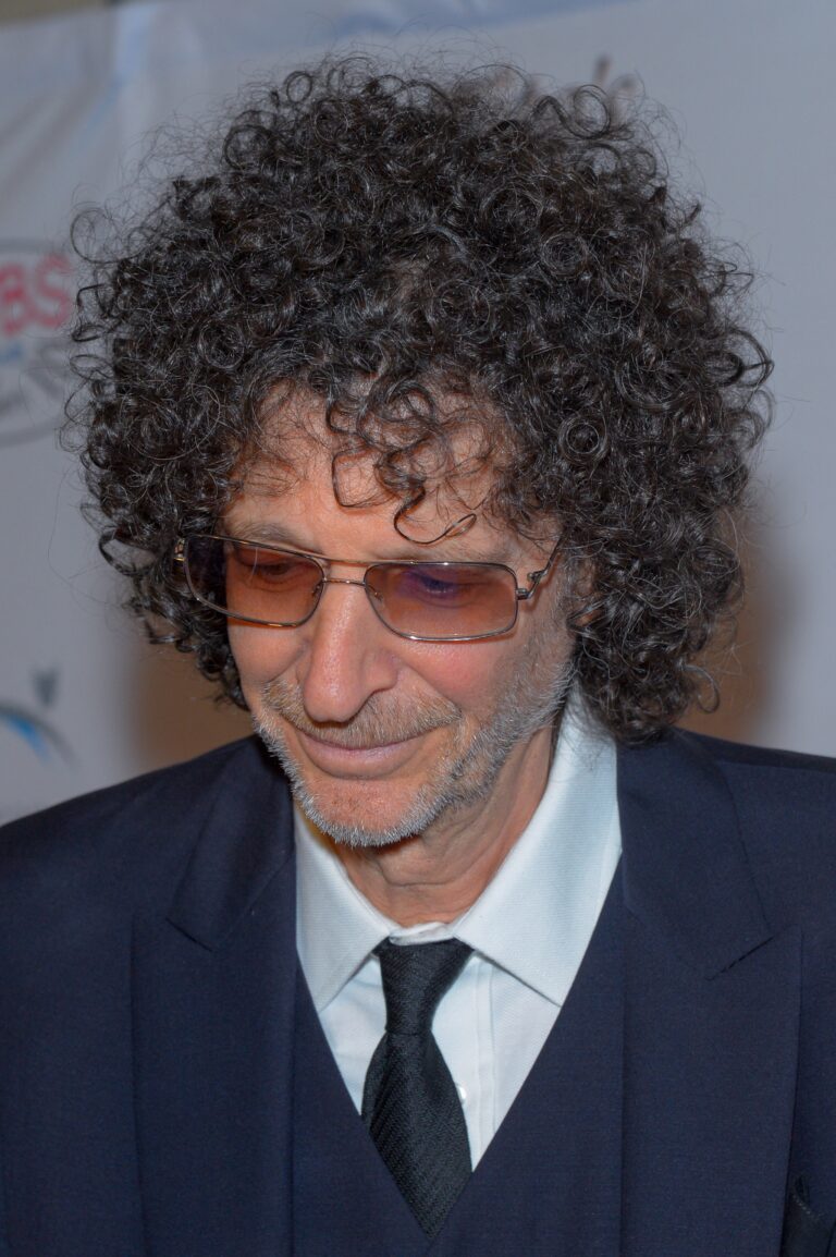 Howard Stern rips ex-employee over ‘sham’ lawsuit, accuses her of ...