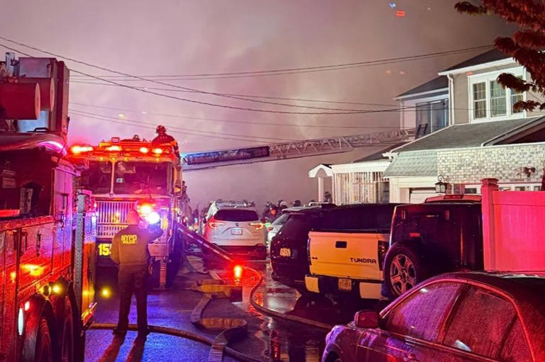 Man 'sets himself on fire' in Queens home triggering massive explosion ...