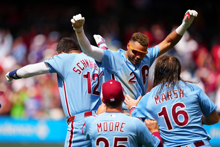 Phillies rally in the 9th inning to beat the Giants 3-2 in the first ...