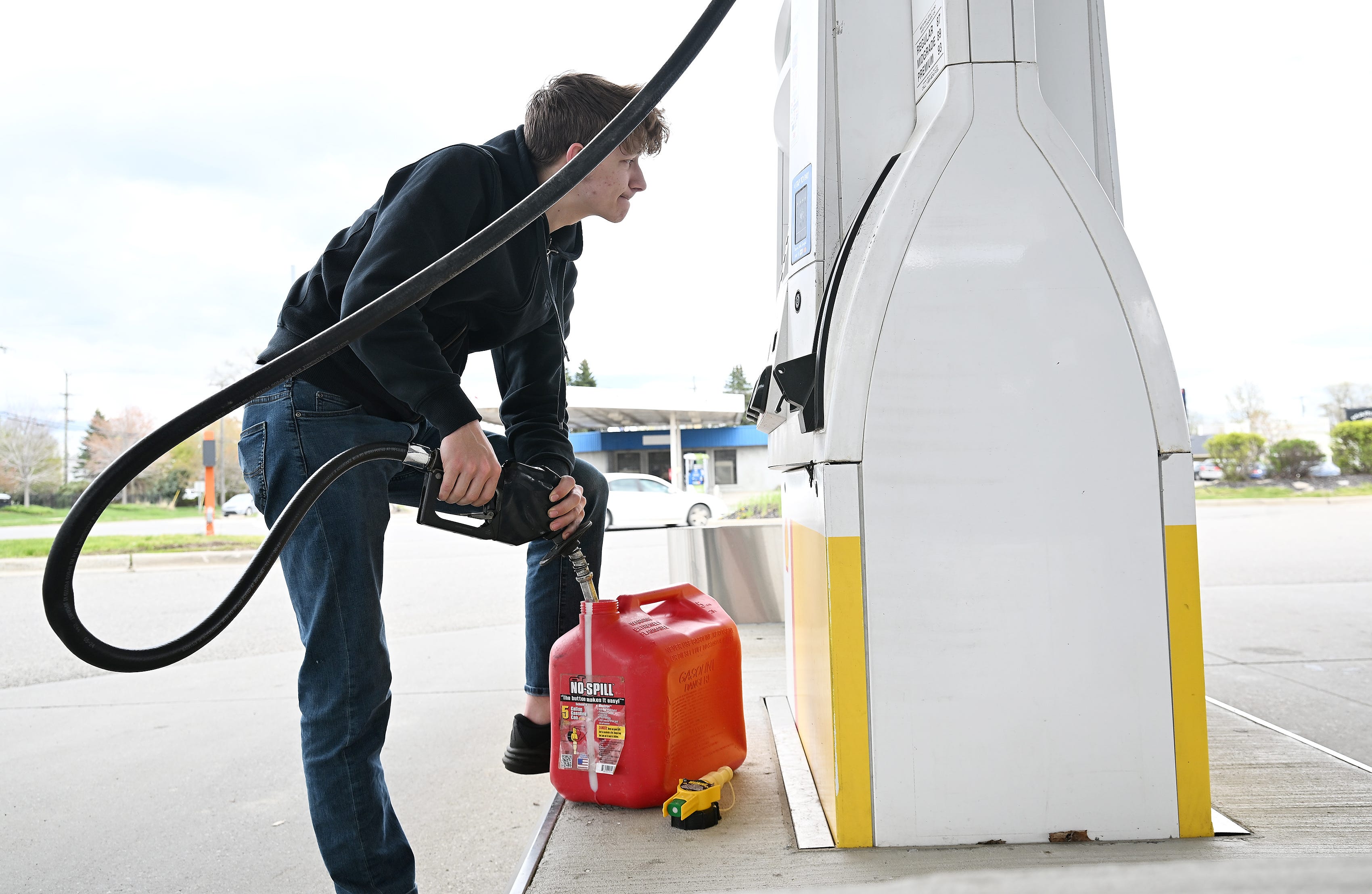 Here's how much gas prices are rising in Michigan and metro Detroit