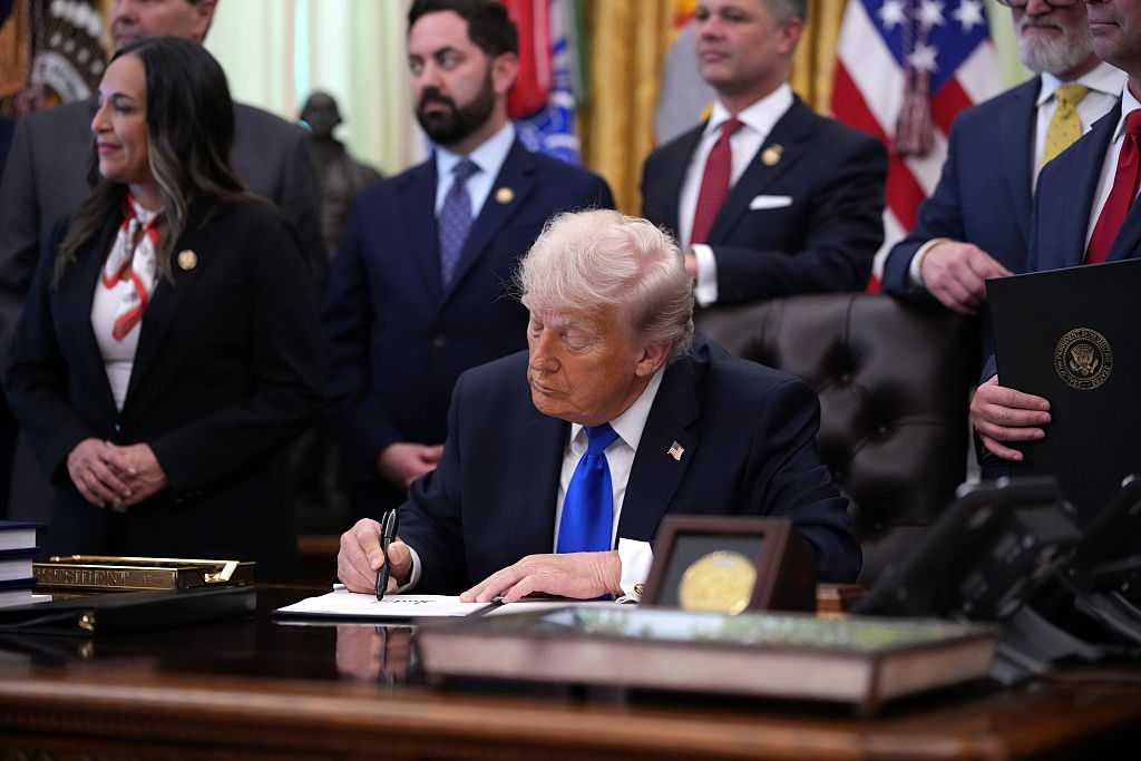 President Trump gives go-ahead to major new Canada-US oil pipeline
