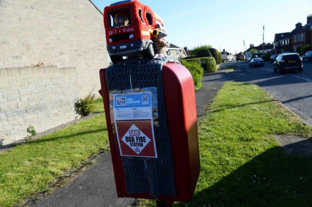 Knitted fire engine appears on postbox as part of community campaign