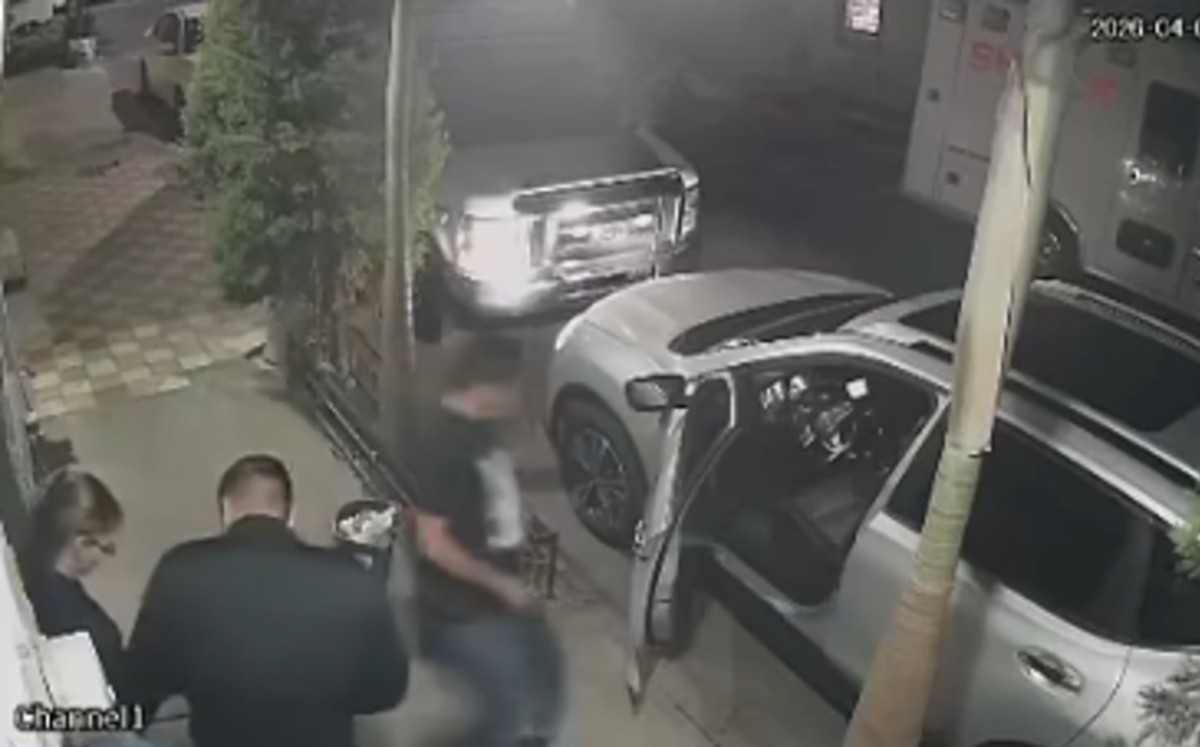 Detienen a dos sujetos por el robo de una camioneta en la colonia ...