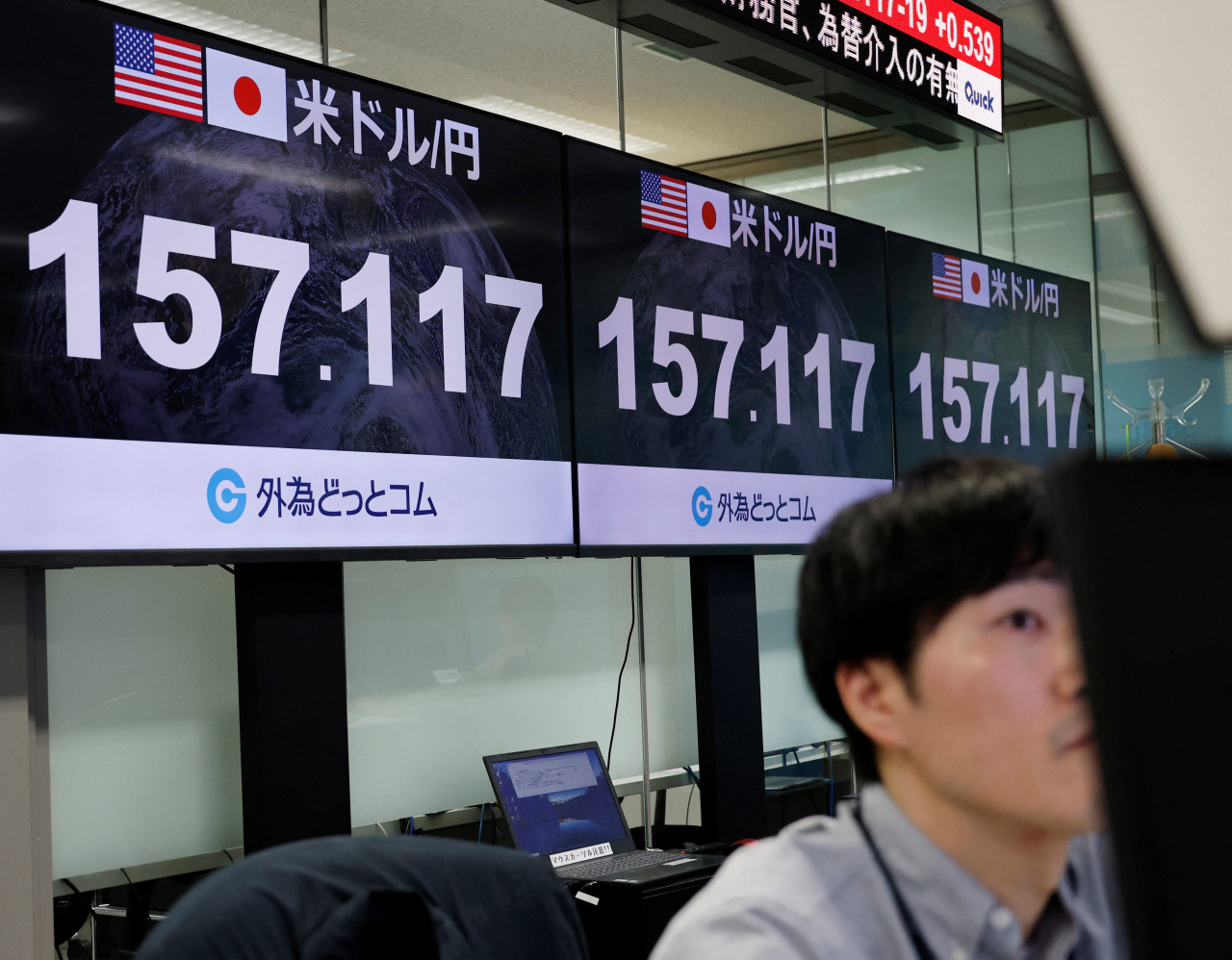 Japanese yen stronger after possible intervention