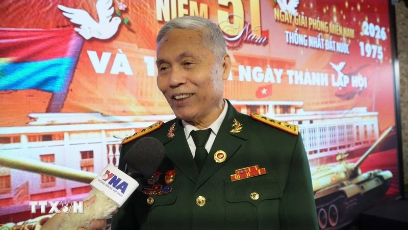 Chủ tịch Hội Cựu chiến binh Việt Nam tại Liên bang Nga Lưu Công Niệm trả lời phỏng vấn TTXVN. (Ảnh: Tâm Hằng/TTXVN)