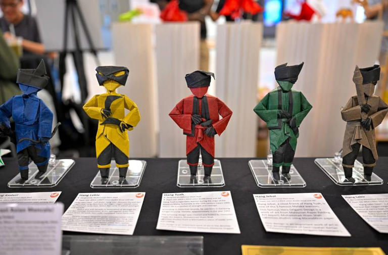 Origami artist folds Hang Tuah and the five warriors into life
