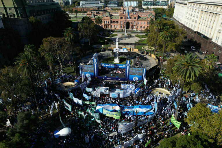 Argentine : les syndicats manifestent contre l'austérité de Milei ...