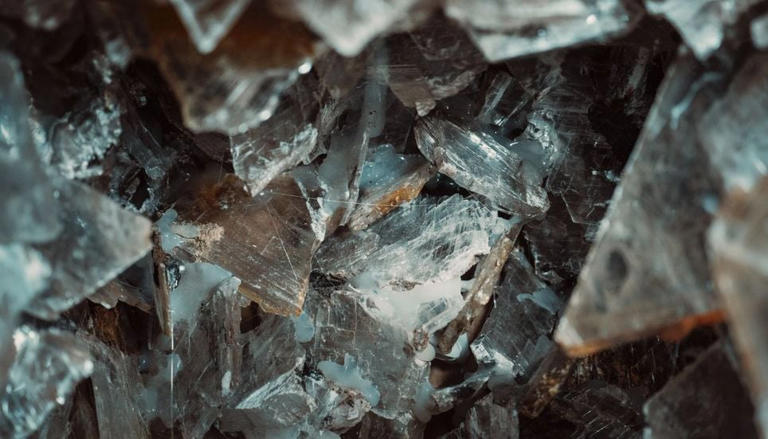 Un estudio ha analizado cristales de selenita, una variedad transparente de yeso, procedentes de la Geoda de Pulpí
