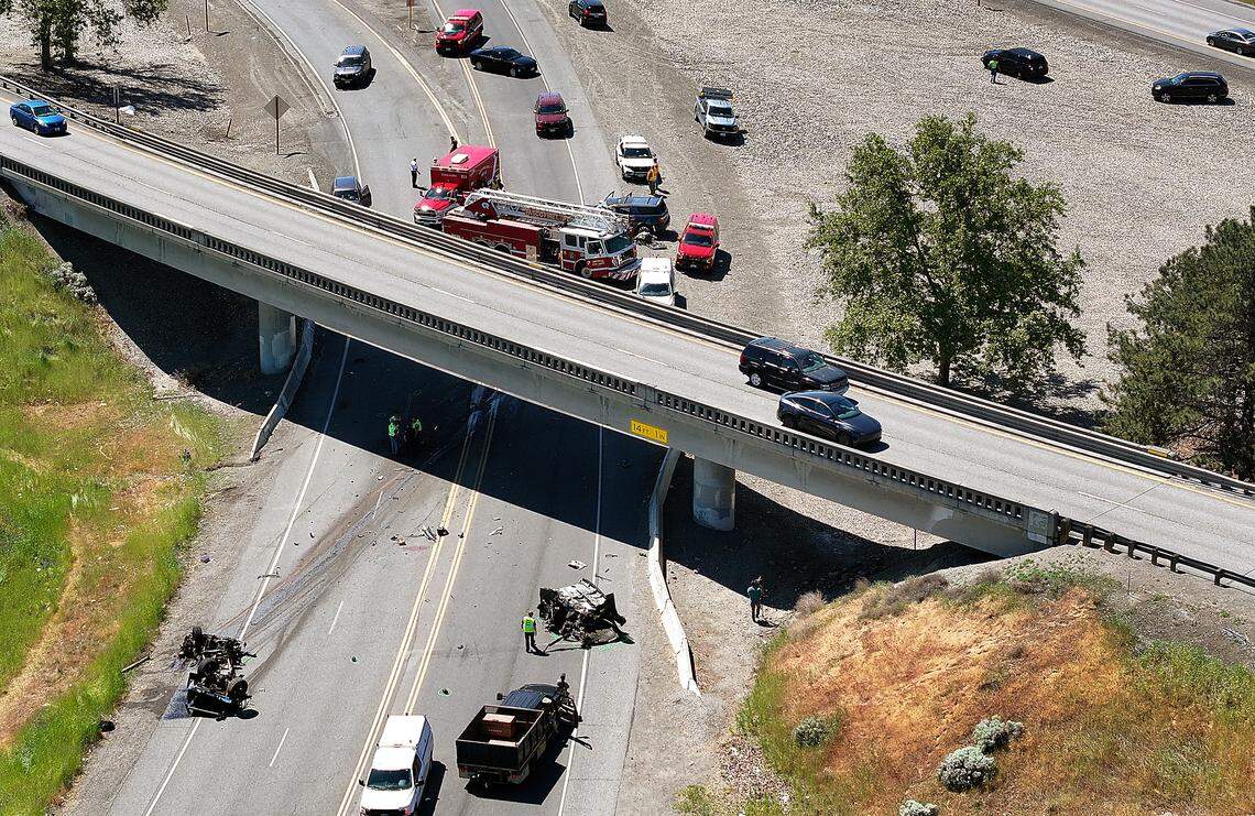 Victims ID'd after deadly head-on crash on Hwy 395 exit in Pasco