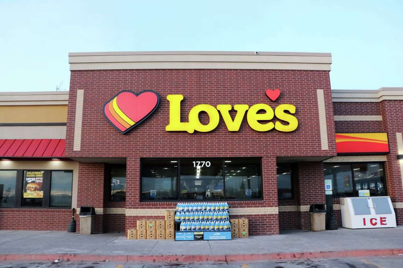 Buc-ee's rival develops new barbecue sandwich menu