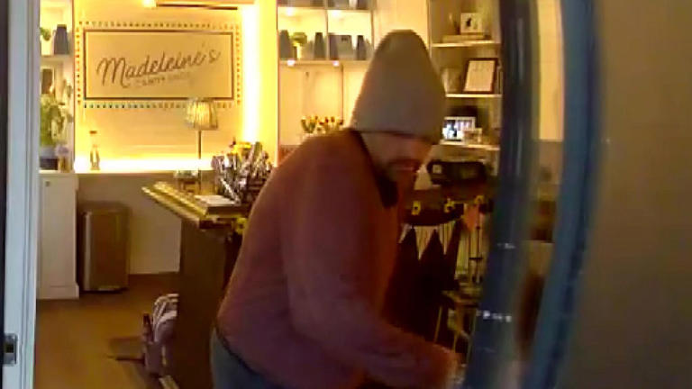 Man armed with knife robs Boston candy shop: "It's really heartbreaking ...