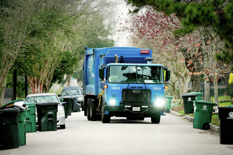 Houston subsidizes private trash pick up for HOAs. Will that continue ...