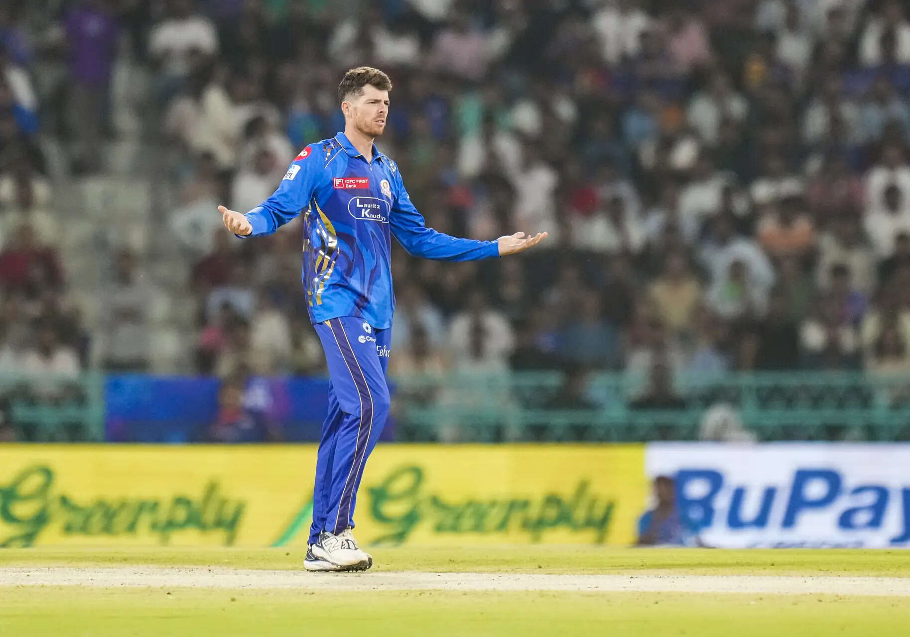 Mitchell Santner ruled out for a month with shoulder injury, confirms NZC