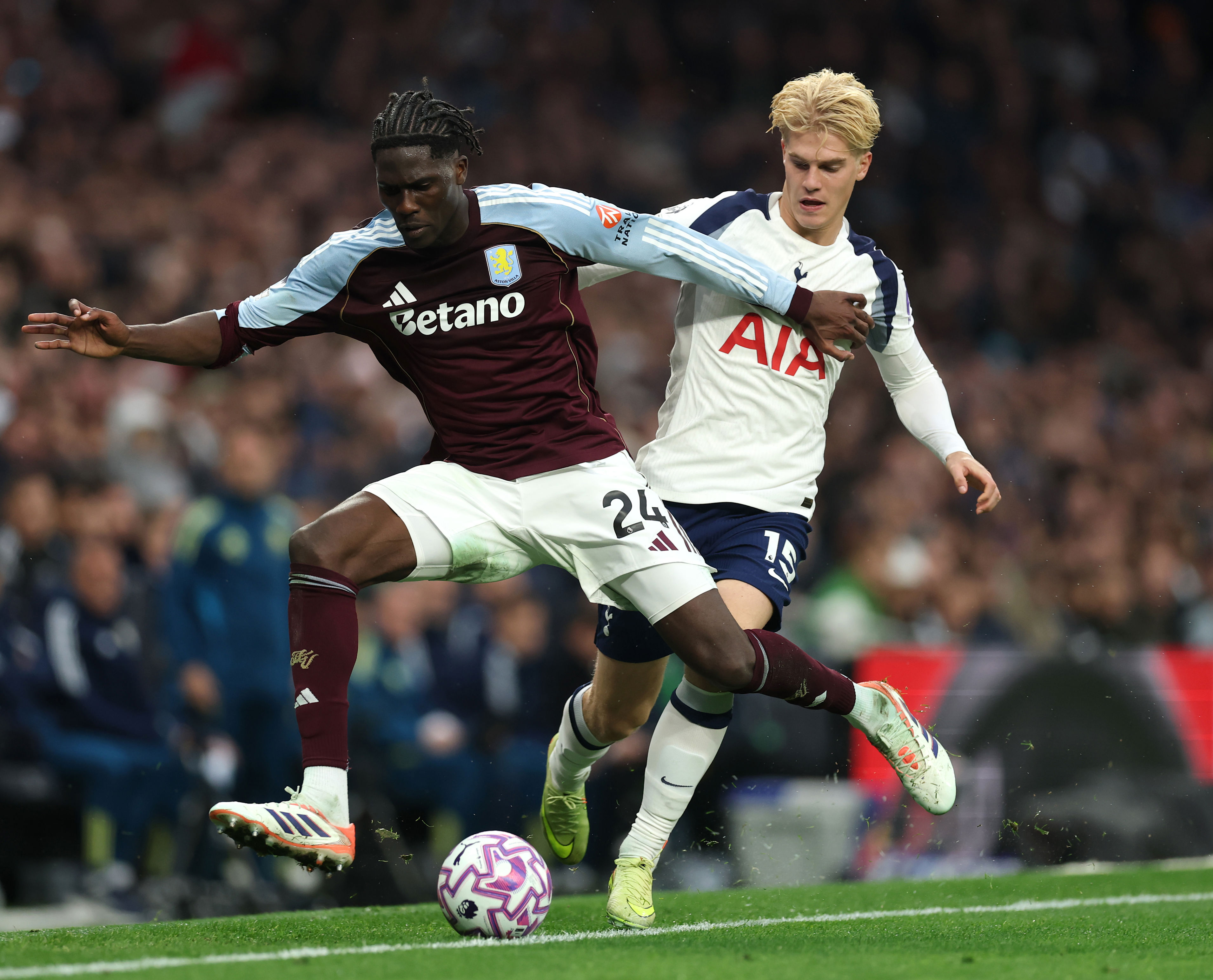 El Aston Villa sufre un revés por lesión antes del partido contra el Tottenham, y Emery explica el cambio.