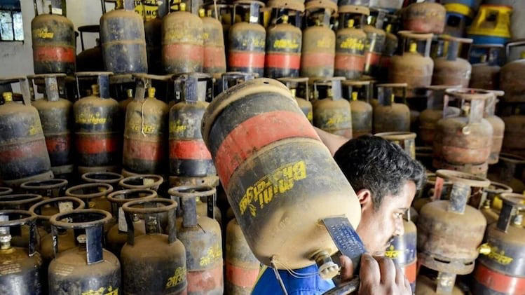 LPG price hike: Commercial gas cylinder rates up by ₹993; check city ...