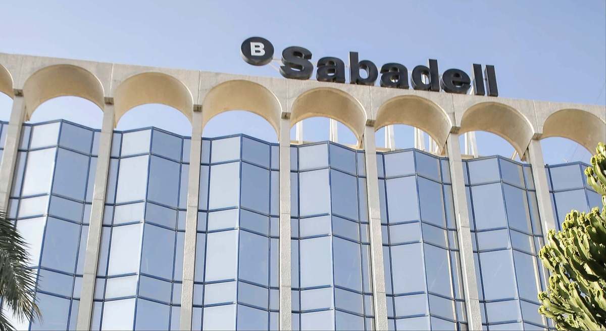 Sabadell cierra la venta de TSB a Santander por 3.300 millones y unas ...