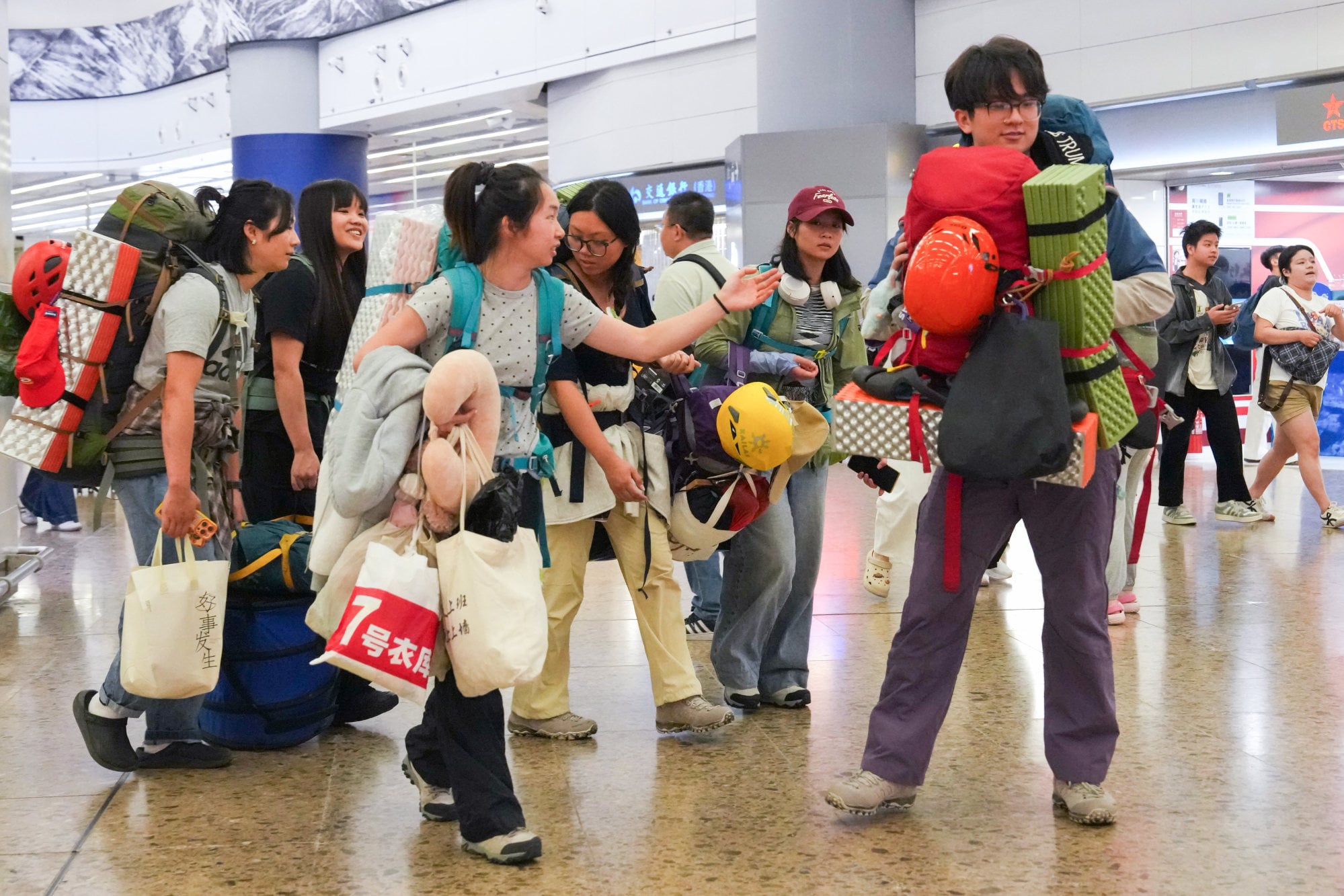 Labour Day: Hong Kong records 242,000 trips by mainland Chinese ...