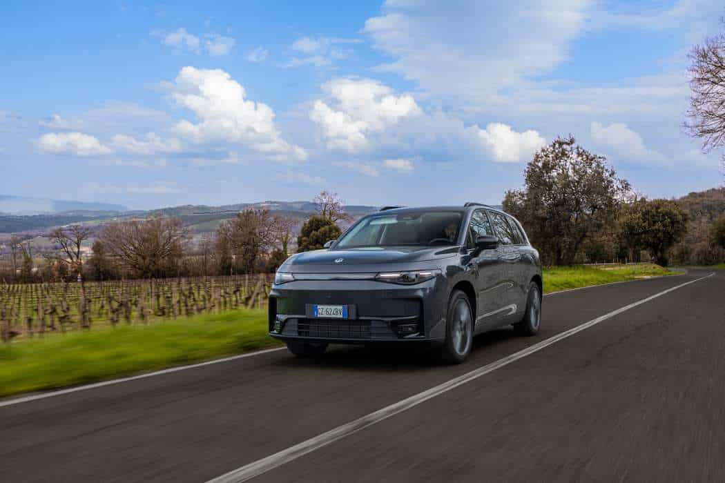 Leapmotor C10 Hybrid: SUV Elettrico con Autonomia Estesa e 800V - tecnologia news from Motorcube