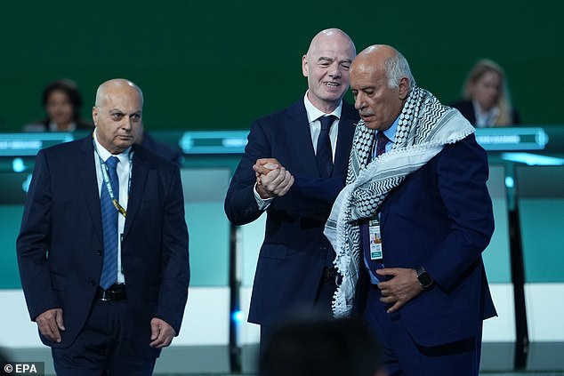 Moment FIFA president tries - and fails - to get Israel and Palestine ...