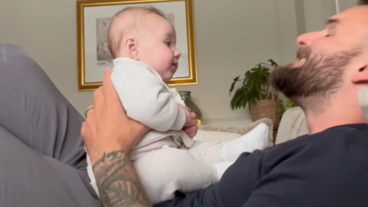 Dad's funny reenactment of monkey sounds gives baby daughter her 1st ...