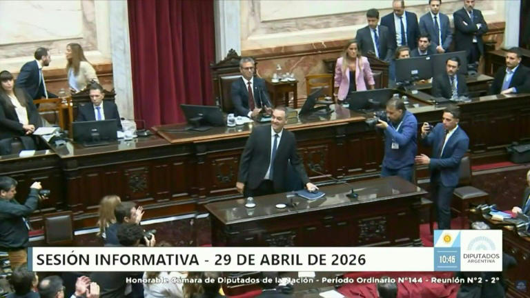 El jefe de Gabinete de Milei se defiende de sospechas de corrupción al ...