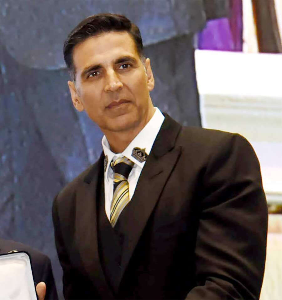 Akshay Kumar undergoes eye surgery after wrapping work schedule with ...