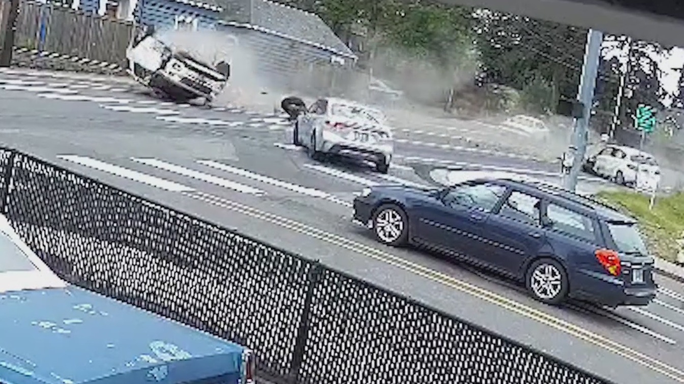 Burglary suspect caught in Clackamas County after crashing SUV during ...