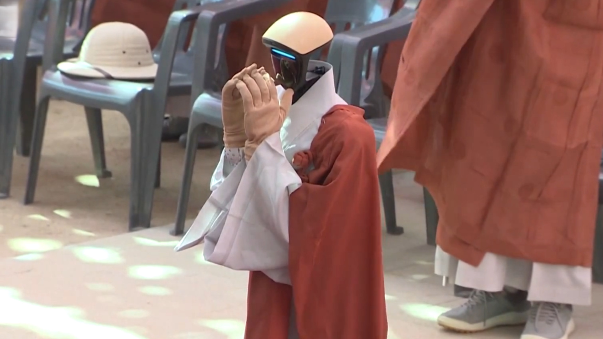 Robot monk unveiled at Korean ceremony ahead of Buddha’s birthday