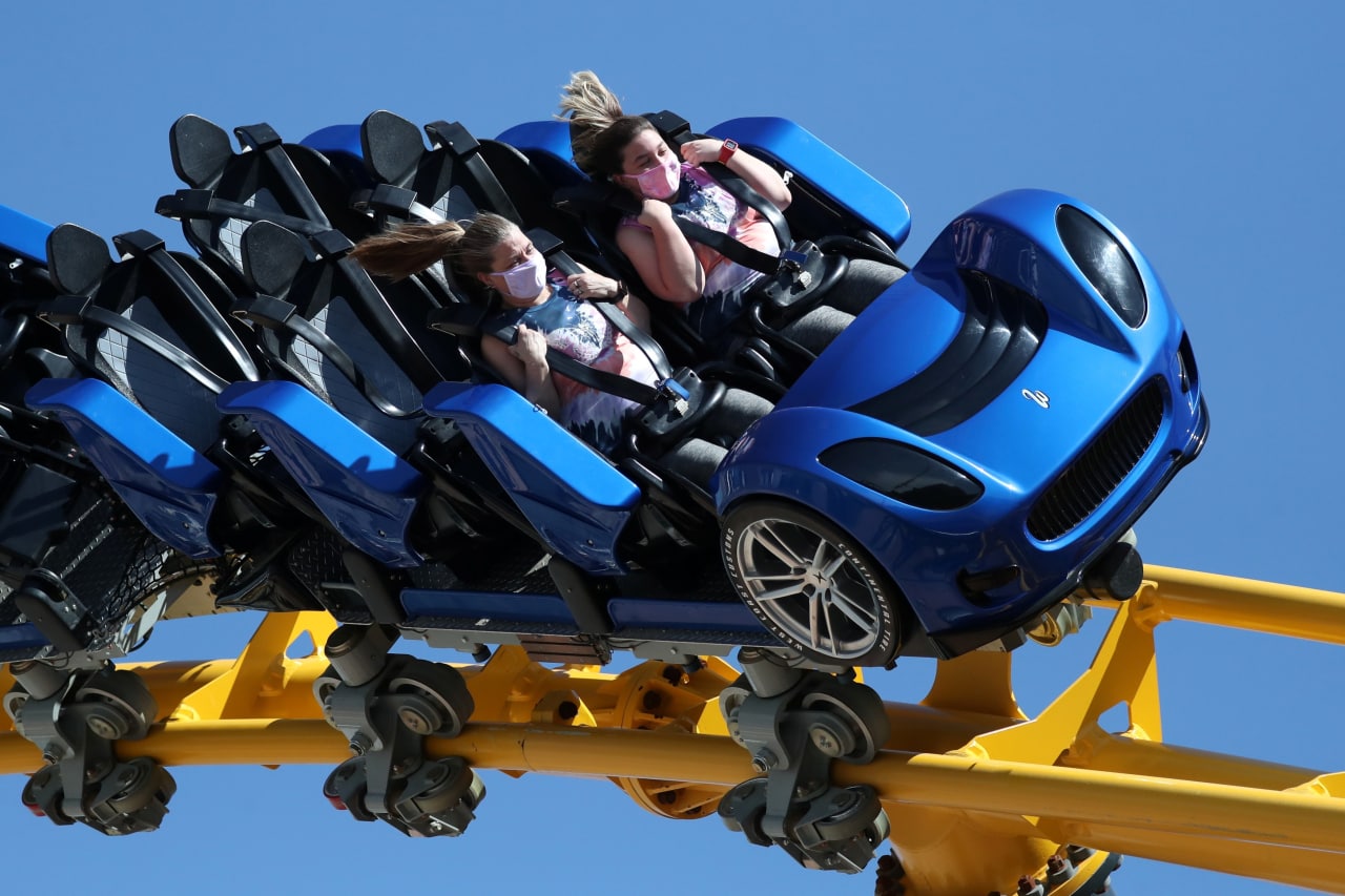 Six Flags revenue rises on attendance, spending growth