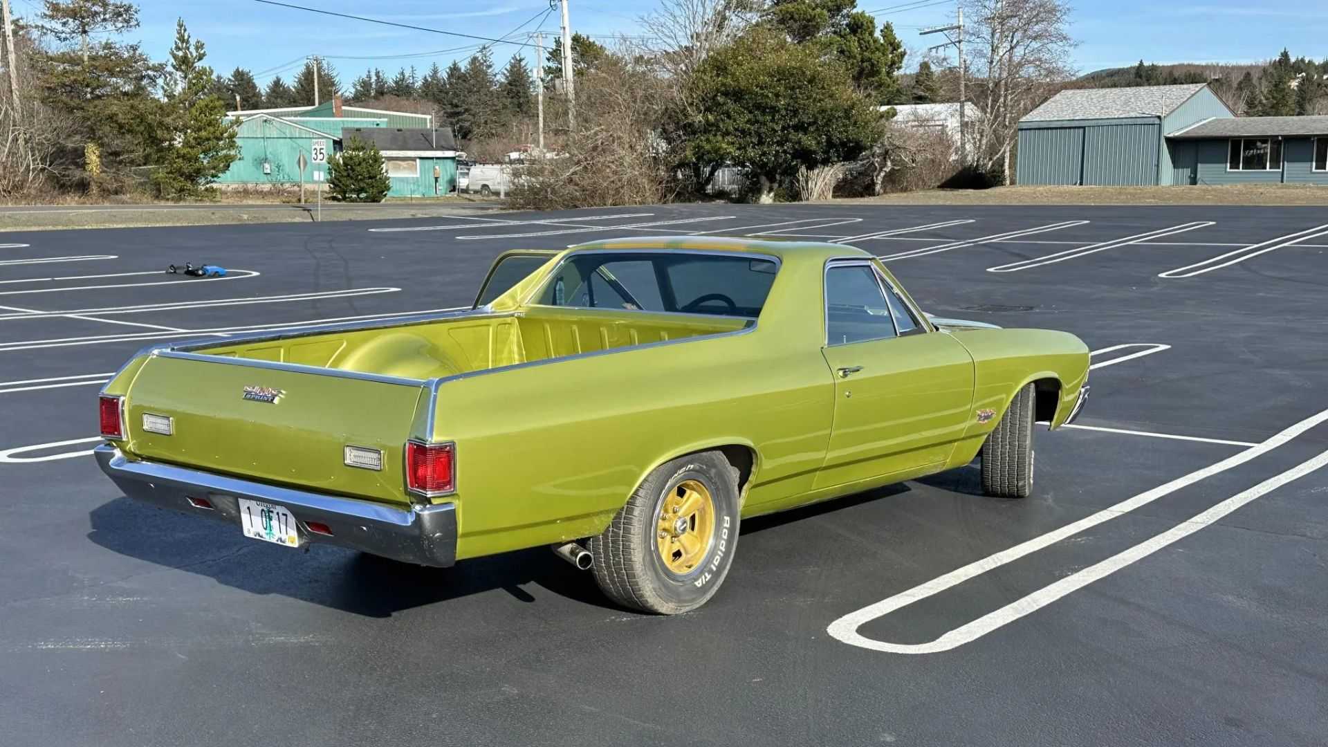 Rear 3/4 view of a 1971 GMC Sprint SP 454